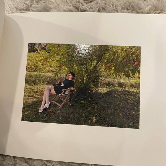 Chanel campaign book - new - Picture 5 of 6